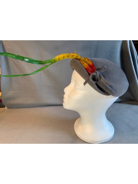 Ladies Gray Hat with Long Feather Accent Vintage Size 22 main image 7